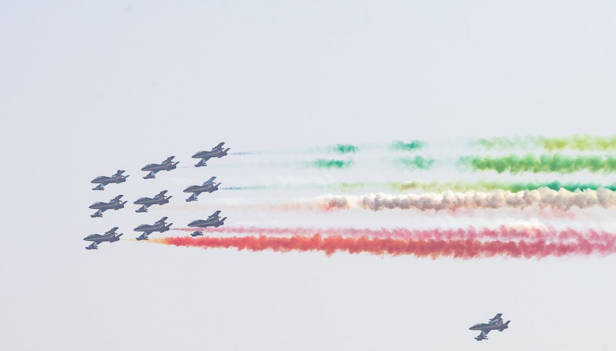 Aeronautica militare con le Frecce tricolori su Milano per