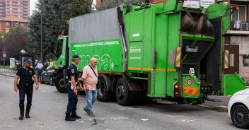 investita-camion-rifiuti-milano