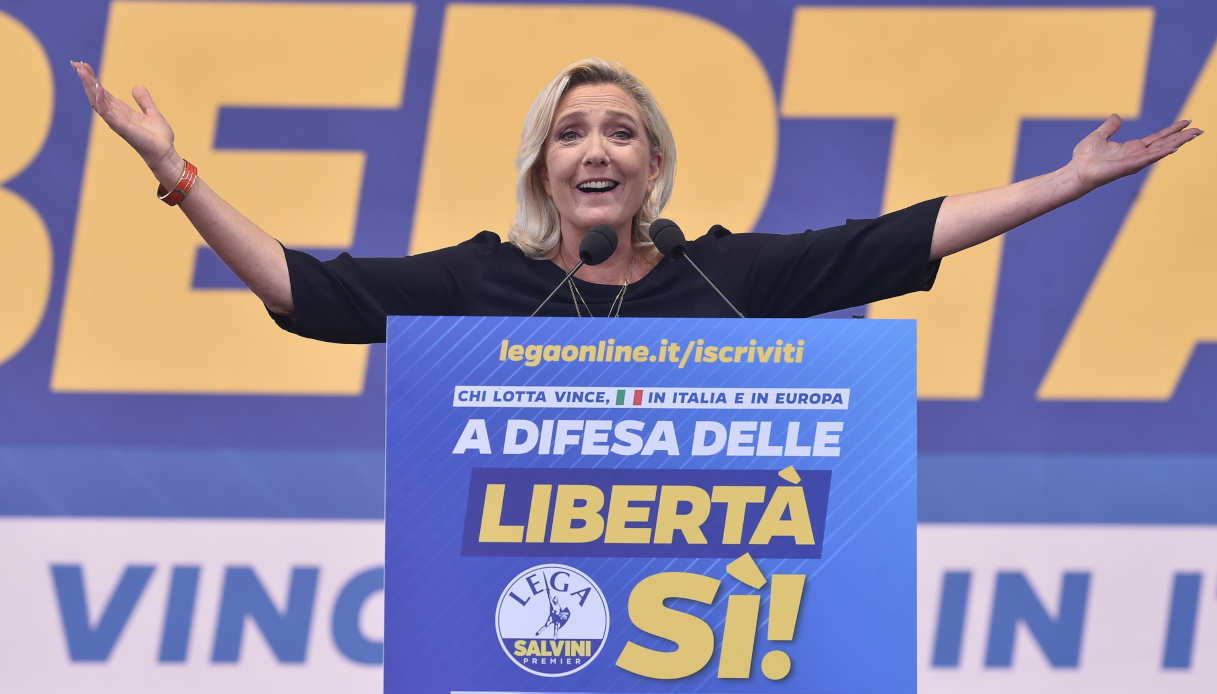 Frecciata di Marine Le Pen a Giorgia Meloni mentre è a Lampedusa per i migranti: la frase su Salvini e Lega