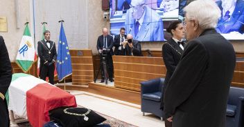 Napolitano feretro Mattarella