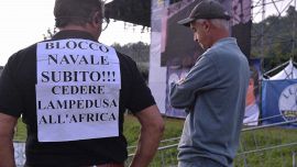 Militante a Pontida con la maglietta "Cedere Lampedusa all'Africa": ira del vicesindaco (leghista) dell'isola