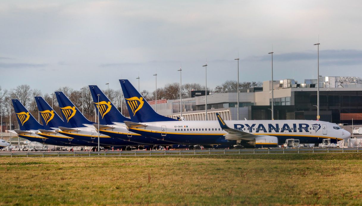 Pilota Ryanair si sente male durante il volo ed è costretto all'atterraggio di emergenza a Cagliari
