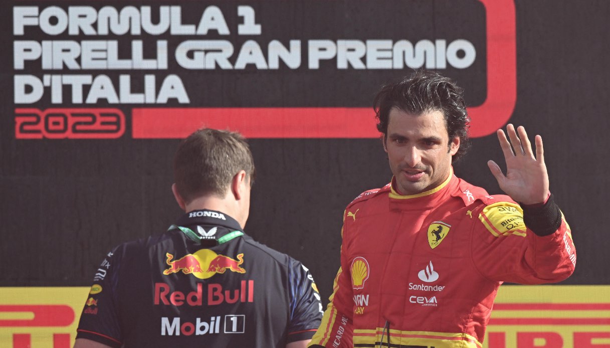 Carlos Sainz rapinato dell'orologio a Milano: pilota Ferrari riesce a bloccare i tre ladri insieme ai passanti
