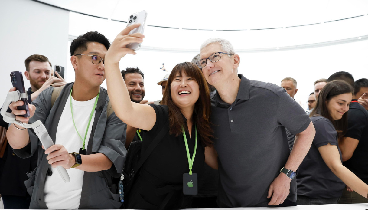Apple lancia i nuovi iPhone 15: la presentazione di Tim Cook