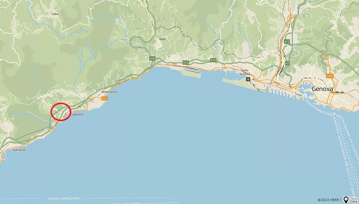 Autocisterna carica di Gpl si ribalta sull'autostrada A10 a Varazze verso Genova: evacuate due palazzine
