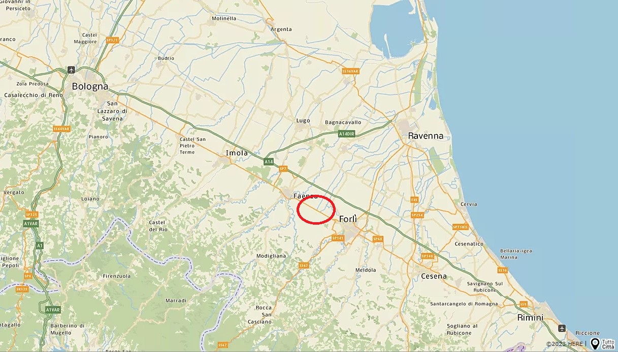 Tir si ribalta e prende fuoco sull'autostrada A14 Bologna-Taranto tra Forlì e Faenza: traffico in tilt 