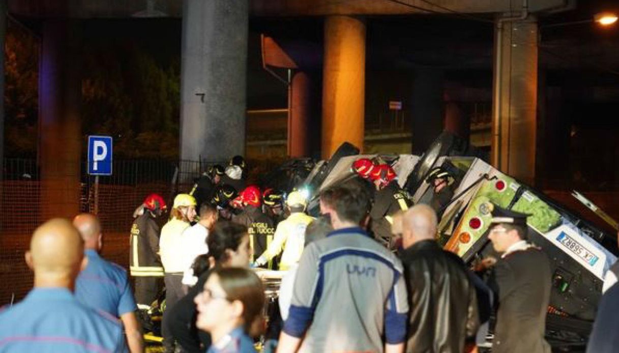 Autobus Precipitato Dal Cavalcavia A Mestre, I Nomi Delle 21 Vittime ...