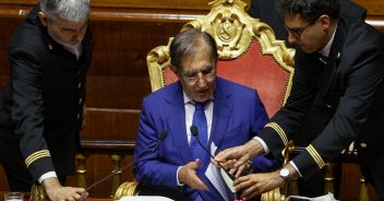 La Russa chiede se “c’è ancora l’albanese” in Senato