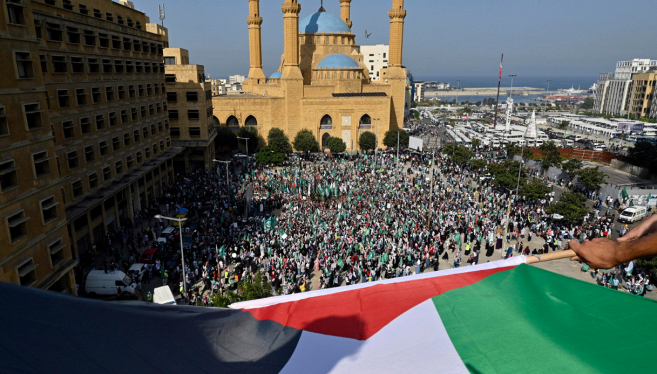 Centinaia di persone in piazza a Beirut sostegno di Gaza