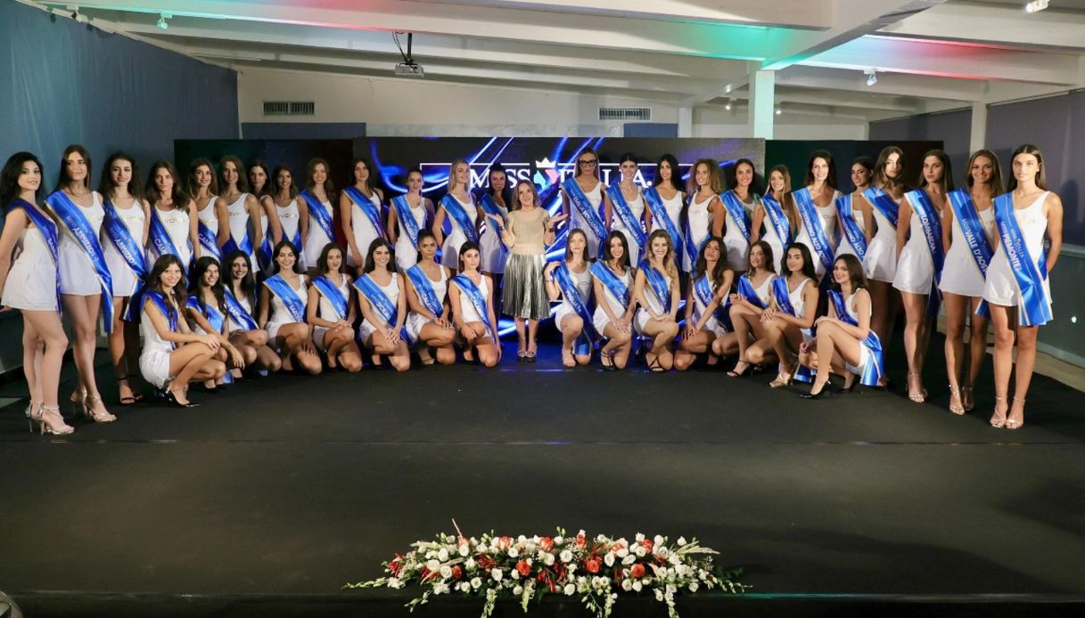 Vittorio Sgarbi fuori dalla giuria di Miss Italia: dopo le polemiche lo scarica anche Fratelli d’Italia