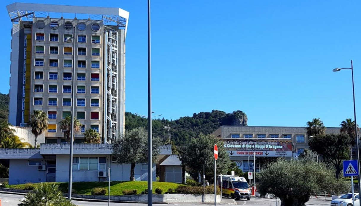 Operatore sanitario accusa l'ospedale Ruggi di Salerno in diretta tv ...
