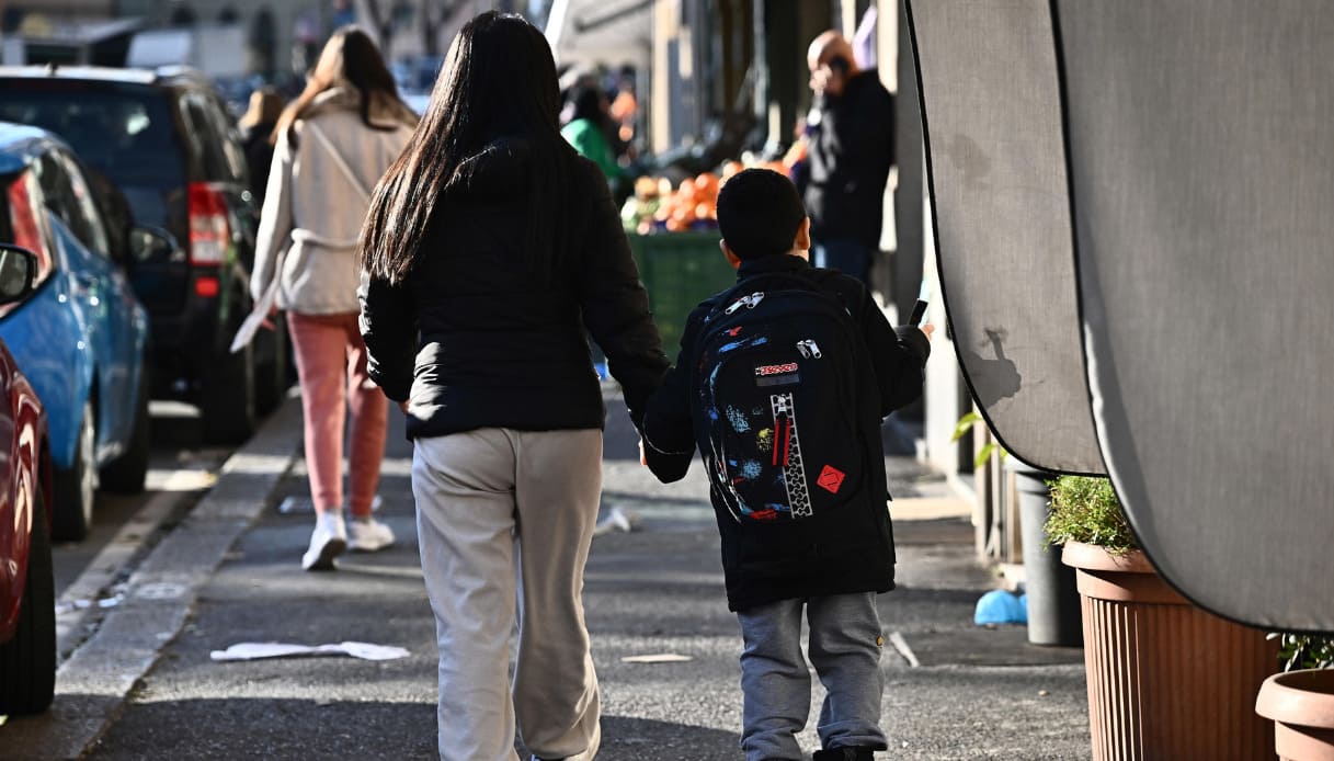 Sgravio alle mamme fino a 3 mila euro a prescindere dal reddito: chi sono  quelle escluse nella bozza Manovra