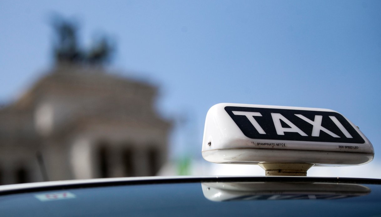 Sciopero taxi di 24 ore in tutta Italia martedì 10 ottobre: si protesta anche per l'aumento delle licenze