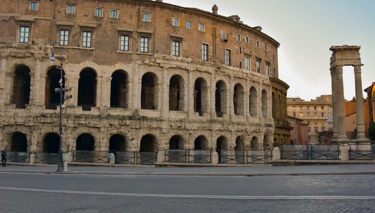Donna morta investita da un Suv a Roma mentre attraversava sulle strisce pedonali: ricoverato il marito