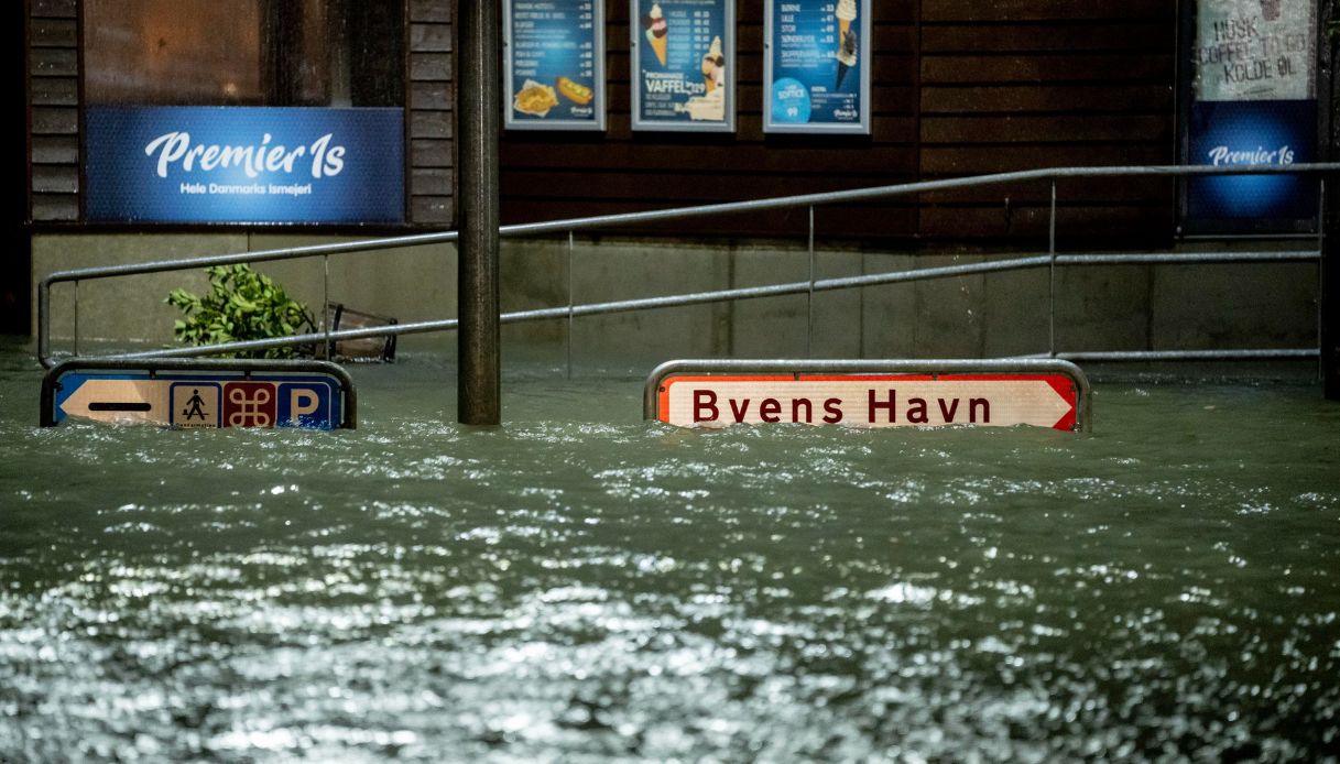 La tempesta Babet si abbatte sulla Danimarca e sferza il nord Europa: almeno sette morti