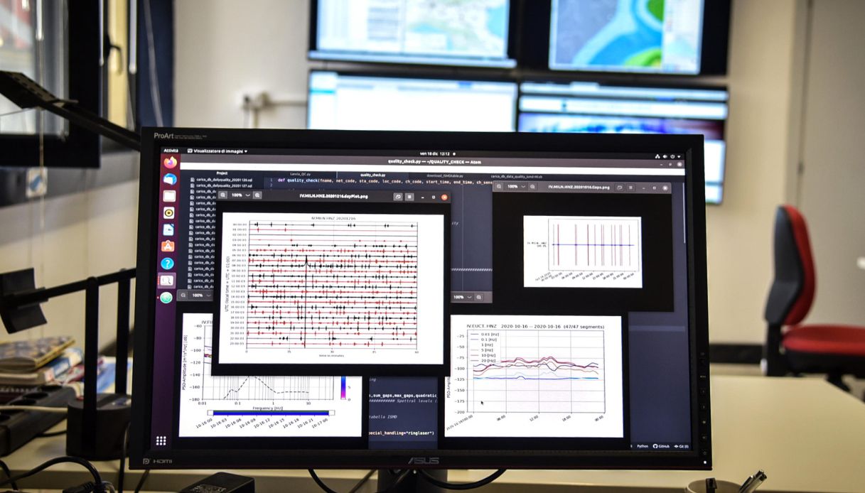 I monitor di un sismografo dell'Ingv