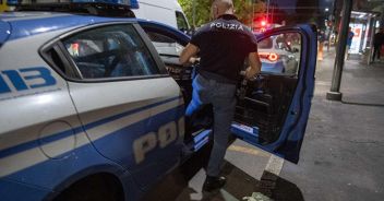 Tifoso della Fiorentina arrestato per aver colpito un poliziotto con un sasso prima della partita col Cagliari