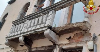 venezia-terrazzino-crollato