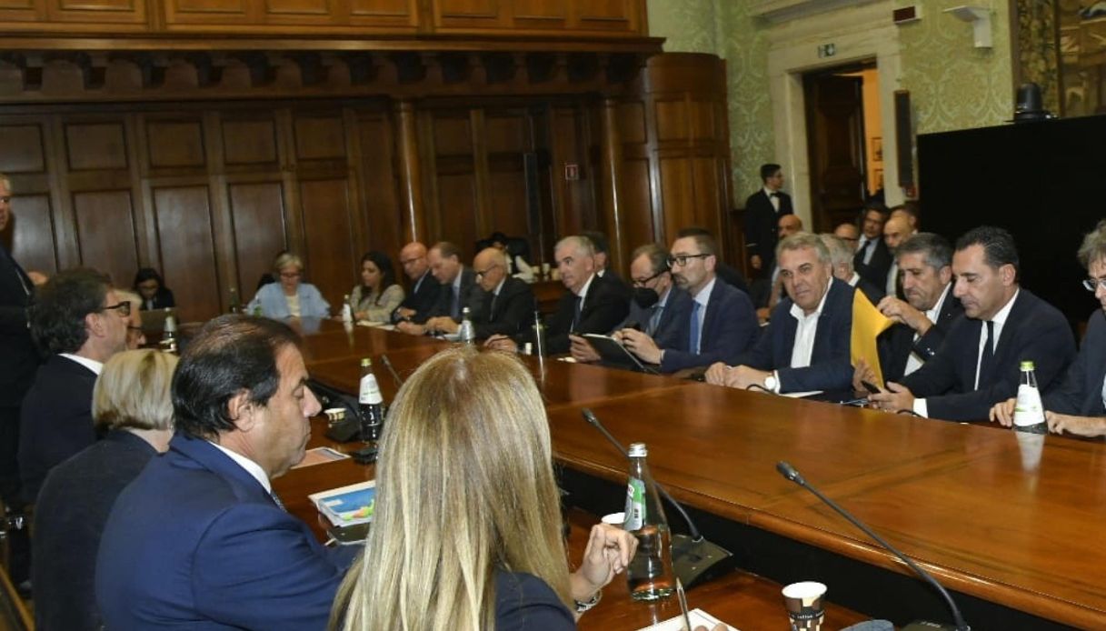 L'incontro tra governo e parti sociali per illustrare la manovra a Palazzo Chigi