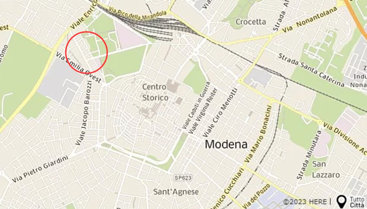 Ragazzo di 17 anni accoltellato a Modena durante una lite: gravi le condizioni, sarebbe in pericolo di vita