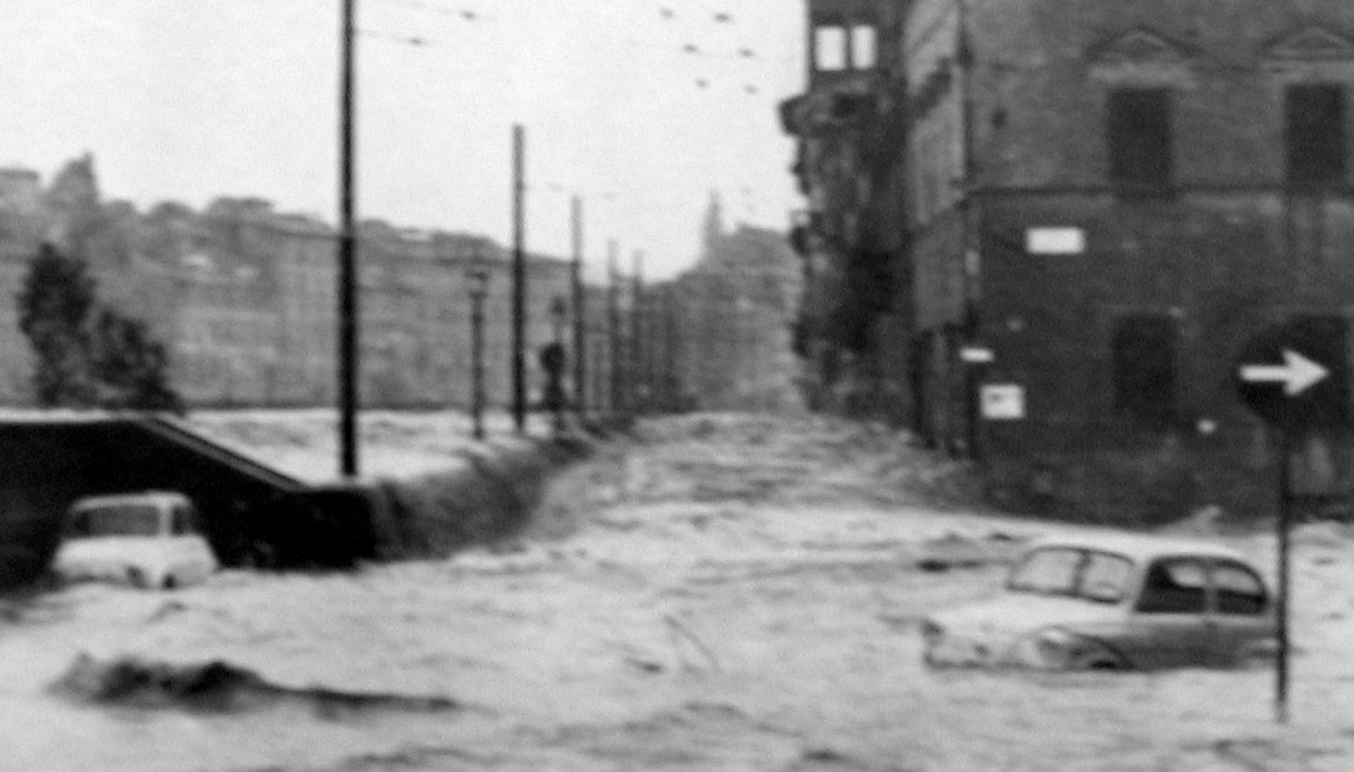 Maltempo in Toscana 57 anni dopo l'alluvione di Firenze che causò 35 morti: cos'è successo il 4 novembre 1966