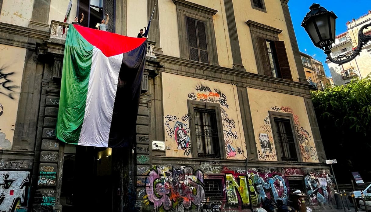 Università Orientale di Napoli occupata a sostegno della Palestina contro Israele: le richieste degli studenti