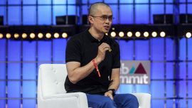 Le PDG de Binance, la plus grande bourse de crypto-monnaies, condamné pour blanchiment d'argent aux États-Unis, démissionne