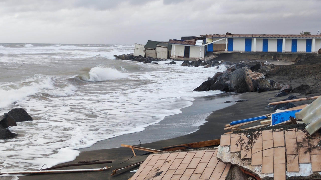 In Toscana 7 Morti Per Il Maltempo, Piazza Di Portofino Invasa Dal Mare ...