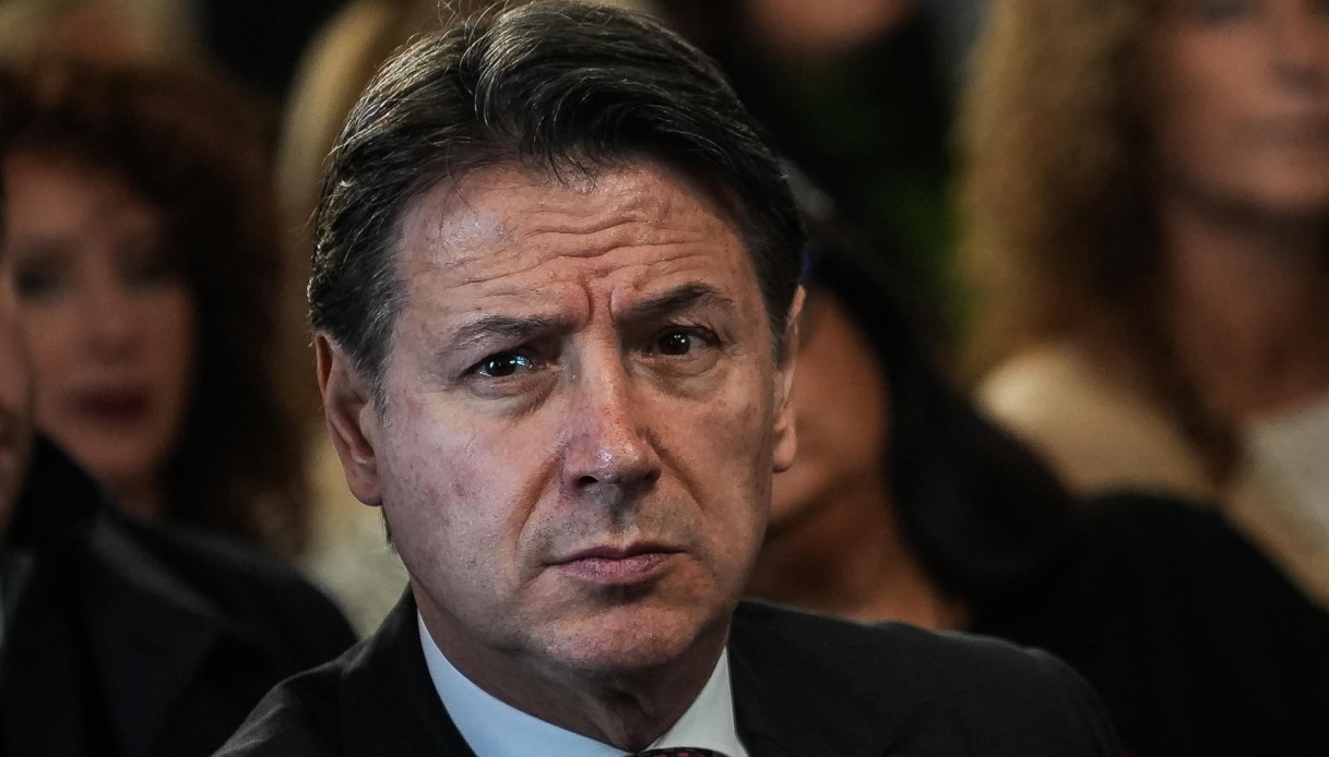 Matteo Renzi attacca Giuseppe Conte e il Reddito di cittadinanza: "Sono esplose truffe, esperto di incapacità"
