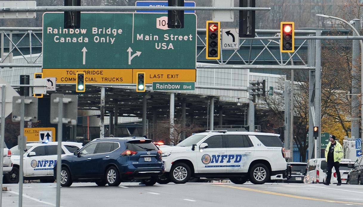 Auto esplosa tra Canada e Usa sul Rainbow Bridge due morti e un agente