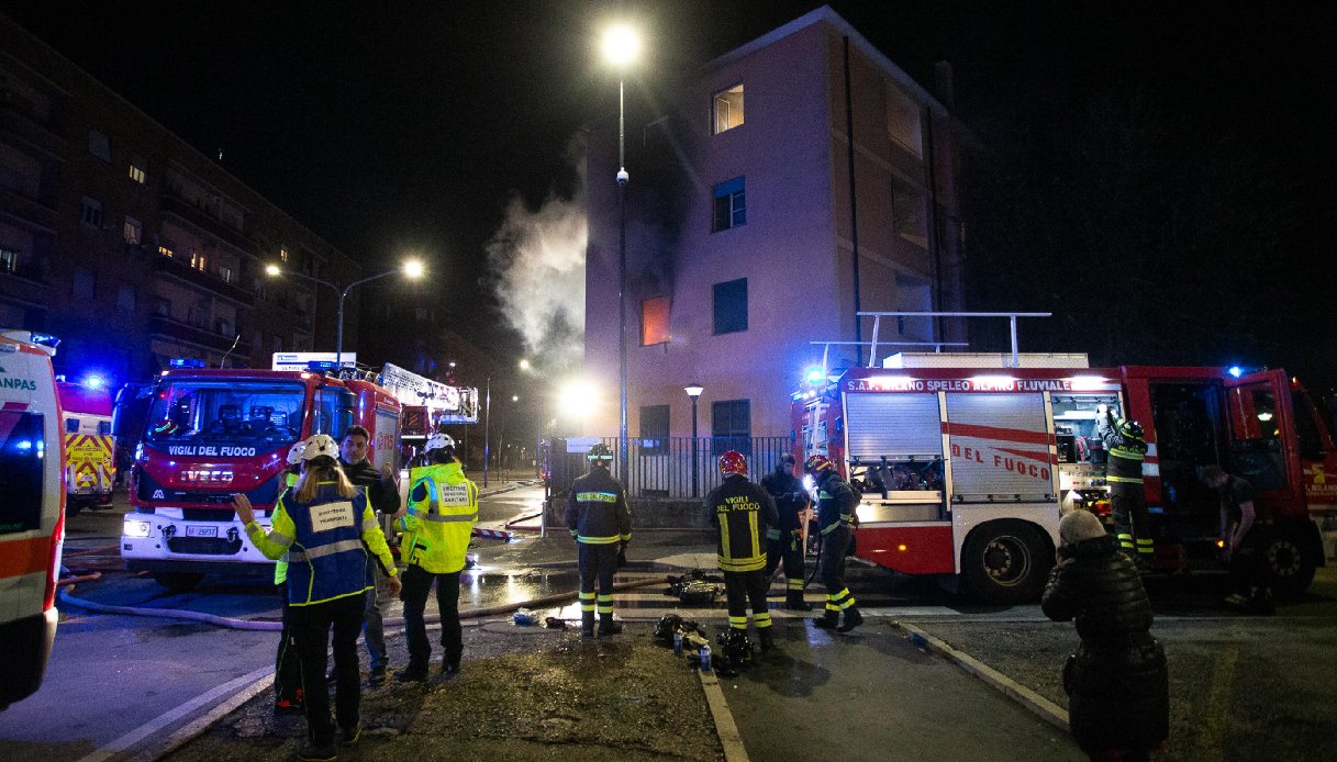 Incendio A Milano In Una Palazzina In Zona San Siro: 50 Persone ...