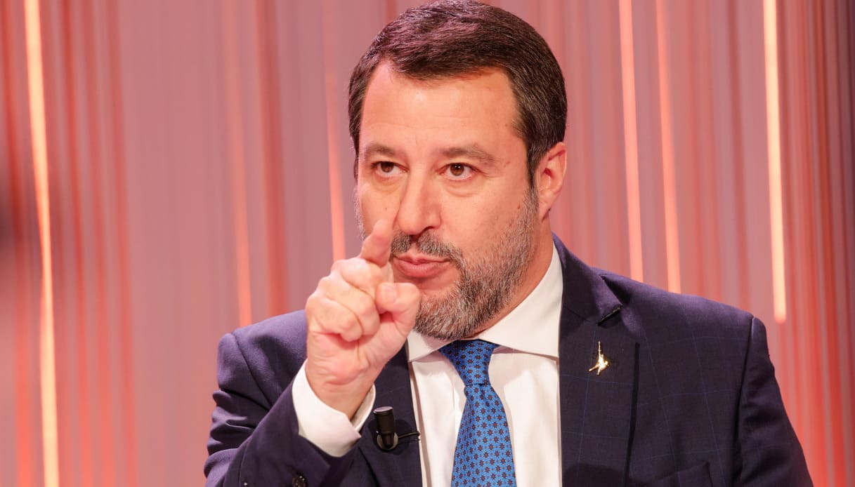 Matteo Salvini sullo sciopero dei trasporti di 24 ore di lunedì 27 novembre: la minaccia della precettazione