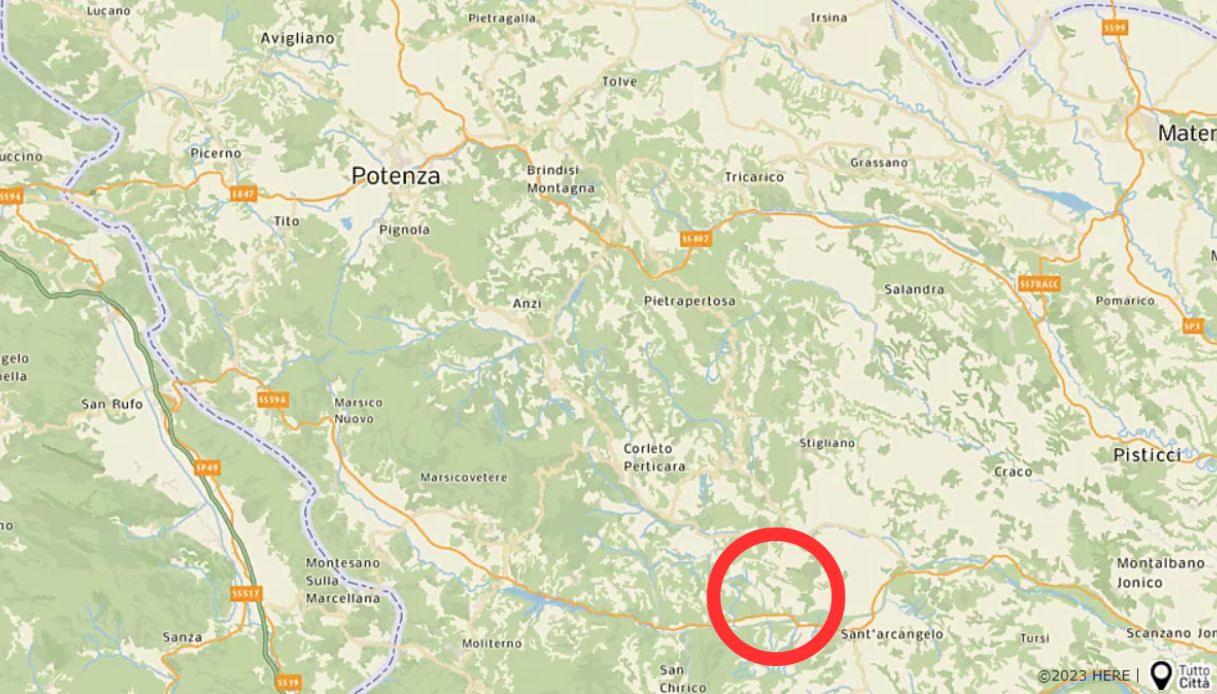 Incidente mortale sulla Statale Val D'Agri a Misanello: auto si ribalta, morto un 25enne