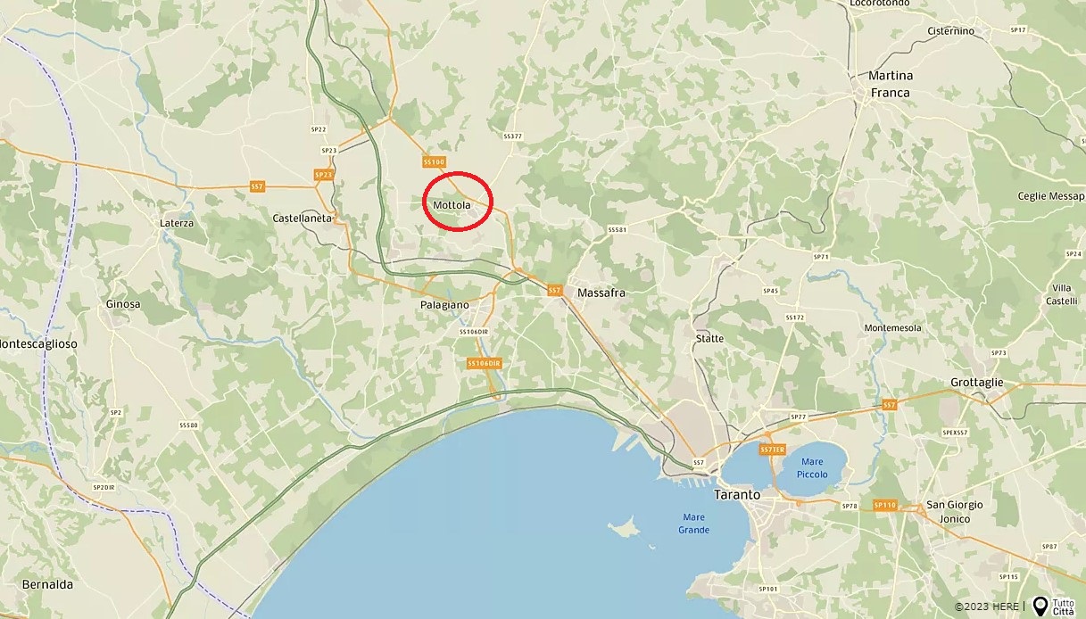 Grave incidente stradale a Mottola vicino Taranto: quattro morti nello scontro tra due auto sulla statale 100