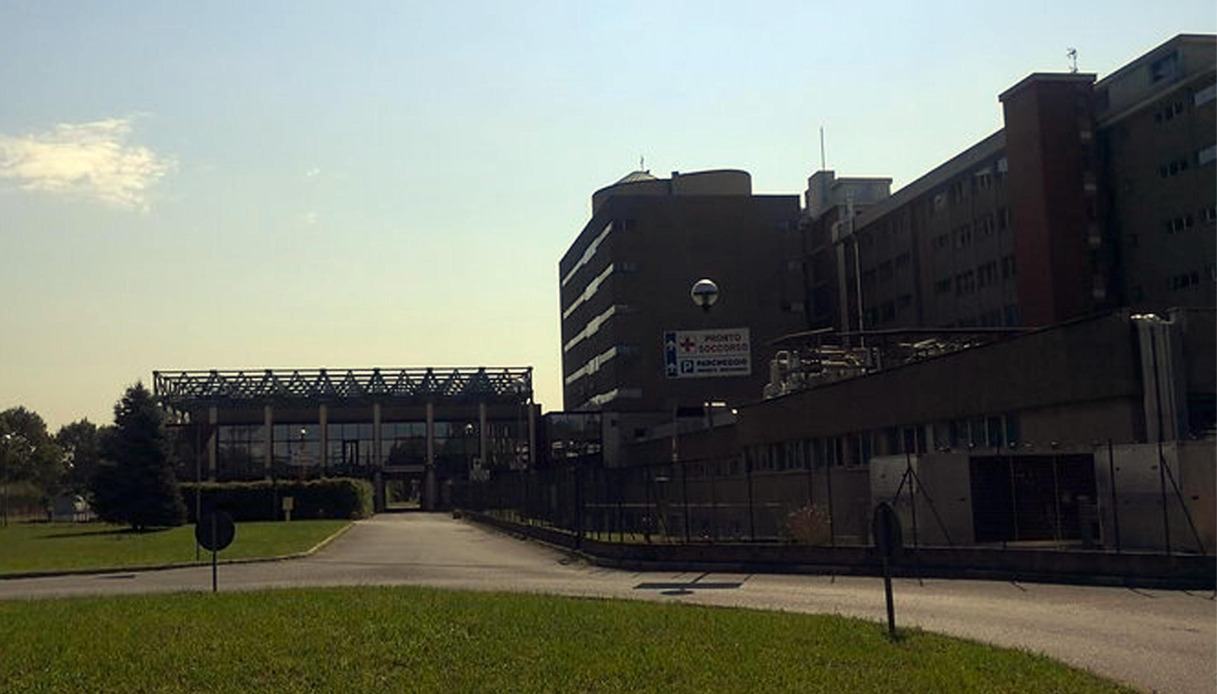 Scambio di persona in ambulanza a Monza: dimettono la madre dall'ospedale ma portano a casa la donna sbagliata