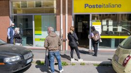 Assalto aos correios de Roma em Cássia: ladrões armados, funcionários reféns e 200 mil euros saqueados