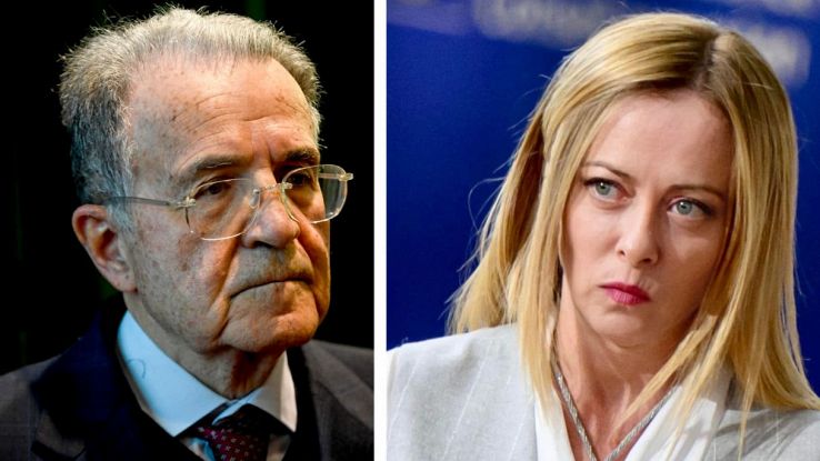 Romano Prodi contro Meloni per il "giochino" sui migranti tra Italia e  Albania: l'attacco del professore