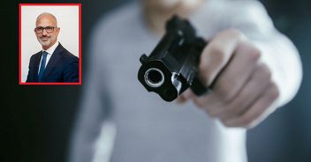 Il senatore Luigi Nave rapina pistola puntata in faccia