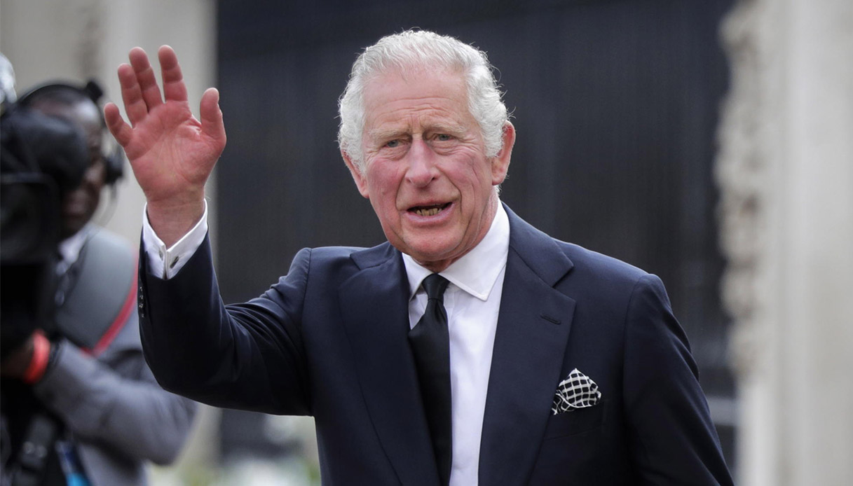 Re Carlo III accusato di prendere beni dei defunti nel Ducato di