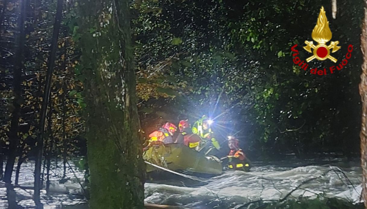 Camper travolto dal fiume Tagliamento in piena a Pordenone: due turisti  salvati dai vigili del fuoco