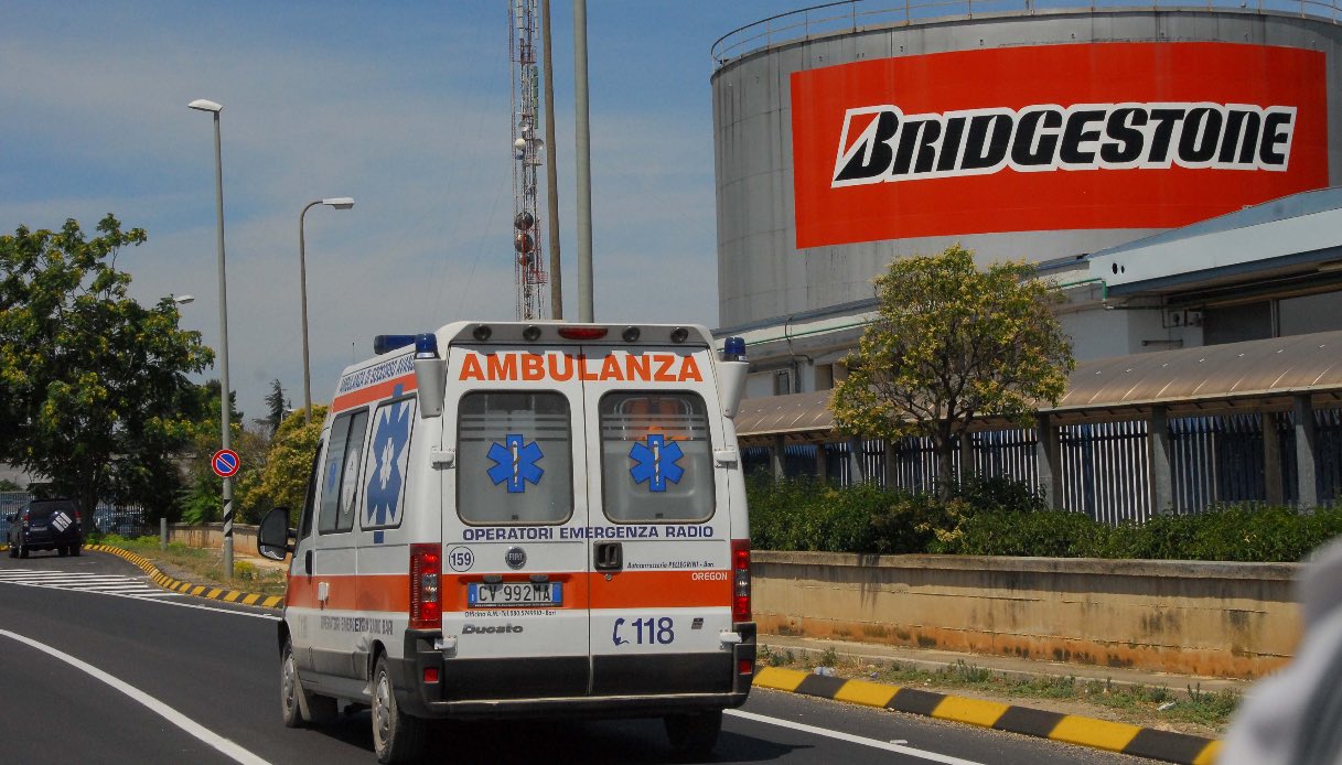 Incidente Tra Auto E Moto In Via Tatarella A Bari Morto Centauro