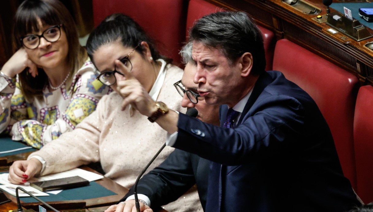 Giuseppe Conte accusa Maurizio Gasparri sulla dichiarazione dei redditi: "Ha omesso di denunciare un incarico"