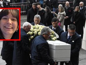 Foto dei funerali di Giulia Cecchettin: la bara bianca, il discorso del padre Gino e il 
