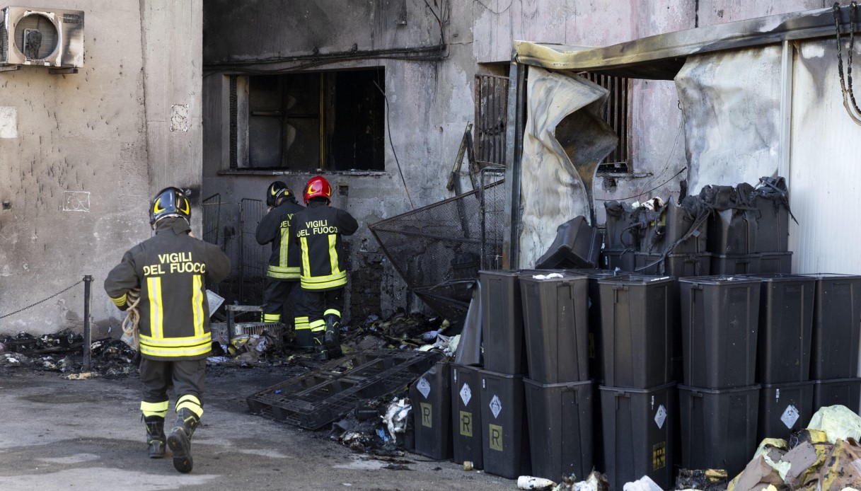 Incendio all'ospedale di Tivoli, la rabbia dei familiari delle vittime. Cosa si sa sulle cause del rogo