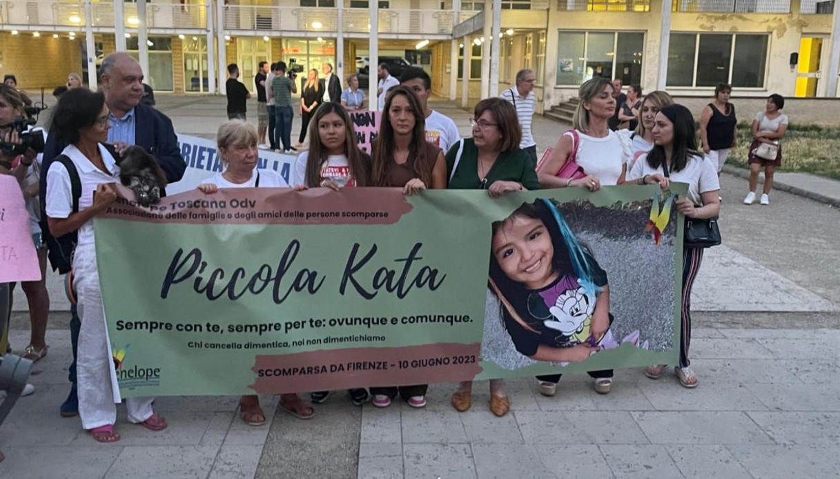 Gli avvocati lasciano i genitori di Kata scomparsa a Firenze: il motivo della rinuncia, c'entra una sensitiva