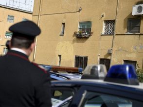 Minaccia la famiglia con un machete a Valfabbrica, provincia di Perugia: placato dai carabinieri e ricoverato