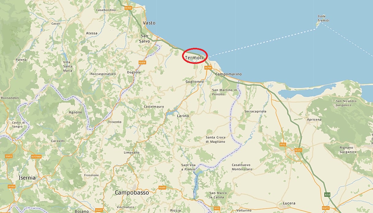 Autobus contro due auto sulla statale Adriatica a Termoli in Molise: morto ragazzo di 13 anni, grave il padre