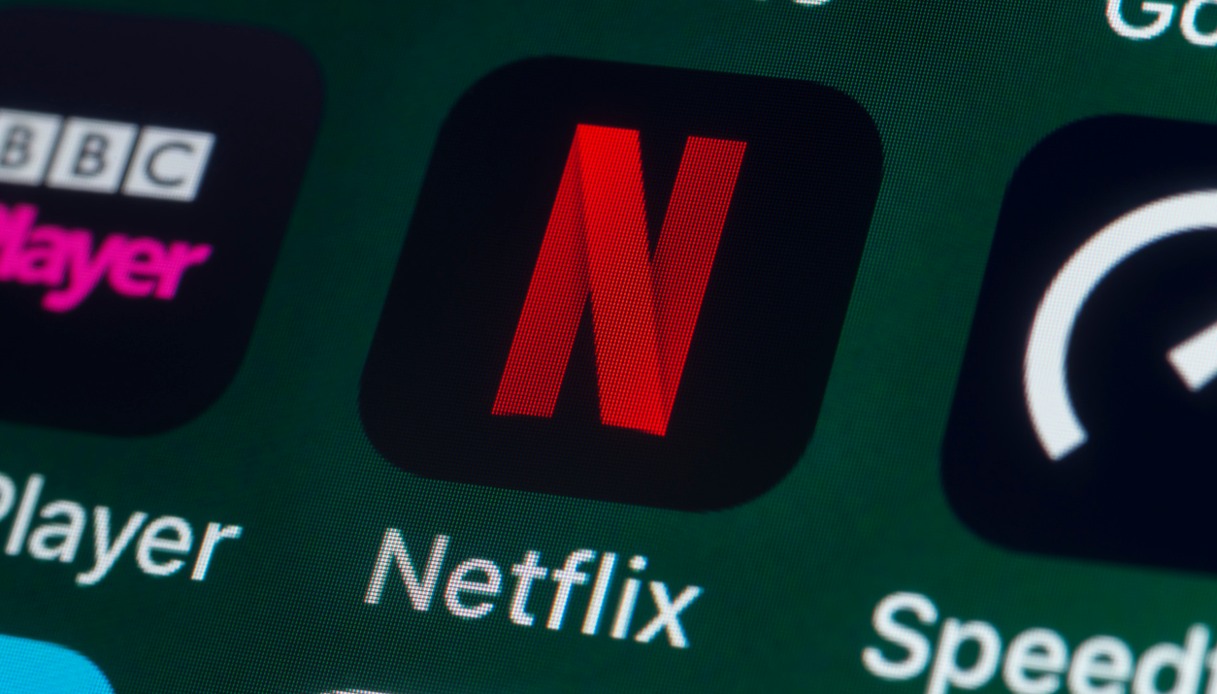 Su Netflix il costo dell'abbonamento aumenta ancora, novità anche