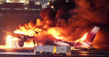 aereo-fiamme-aeroporto-tokyo-giappone-terremoto