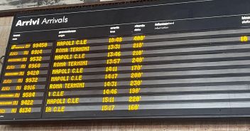 Firenze Santa Maria Novella verso le cinque, i ritardi sui tabelloni,
